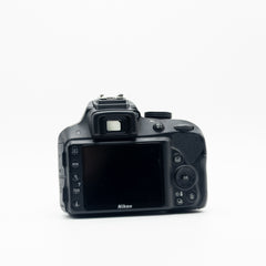 Nikon D3300 con Lente 18-55 mm – Usada Impecable
