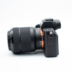 Sony A7 II con lente 28-70 mm – Cámara Full Frame Usada en Estado Impecable