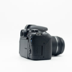 Canon T8i con lente 18-55mm Usada impecable