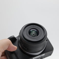 Canon EOS R100 + Lente 18-45 mm — Kit compacto con muy poco uso