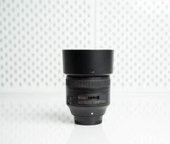 Lente Nikon AF-S 85mm f/1.8G (Usado, Excelente Estado) – Retratos con Bokeh Profesional