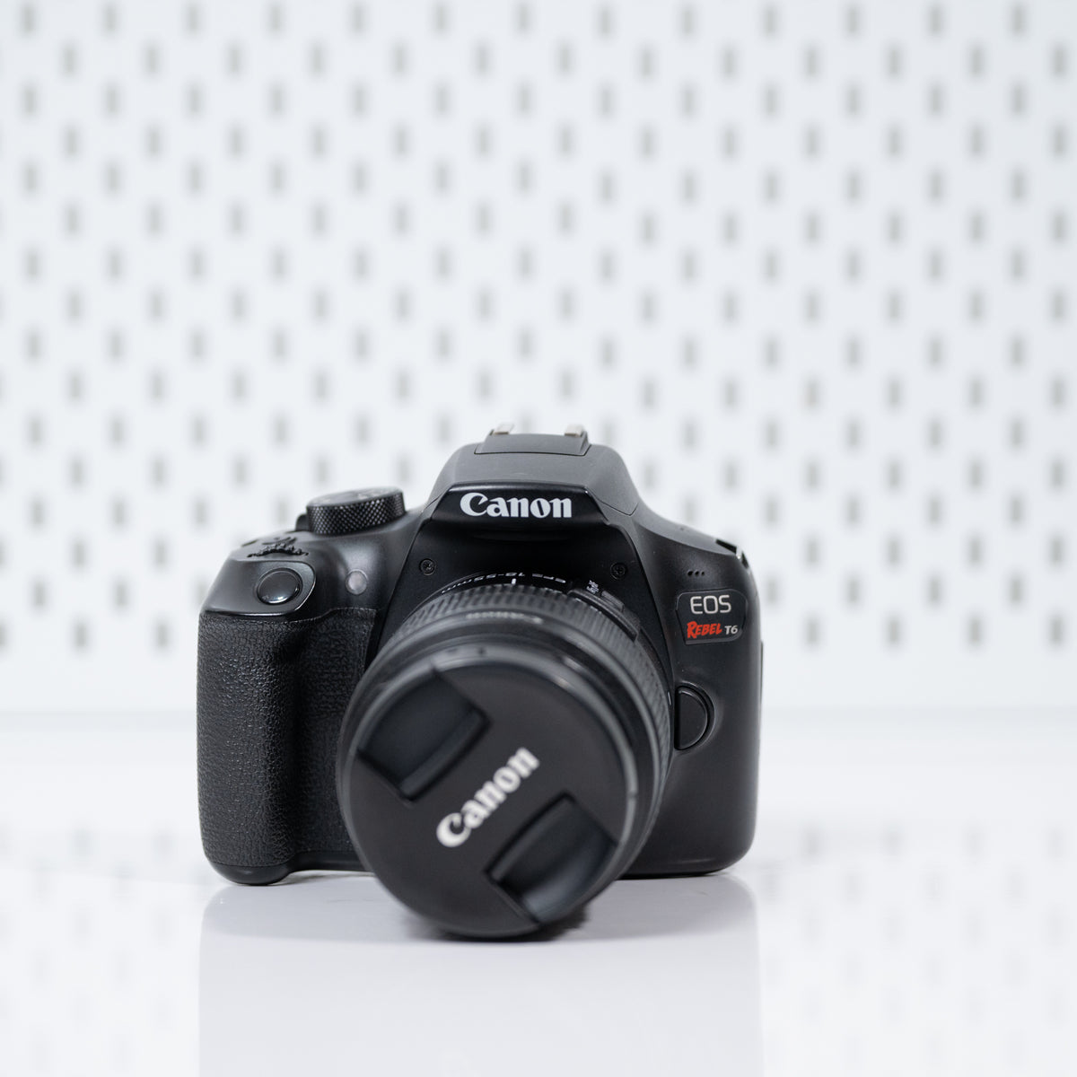 Cámara Canon T6 con Lente 18-55mm Usada en Impecable Estado 15 mil disparos