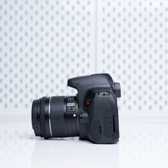 Canon T8i con lente 18-55mm (usada, impecable, con caja) – Rendimiento Avanzado para Foto y Video
