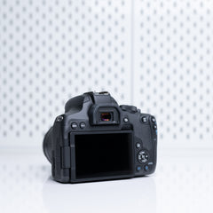 Canon T8i con lente 18-55mm (usada, impecable, con caja) – Rendimiento Avanzado para Foto y Video