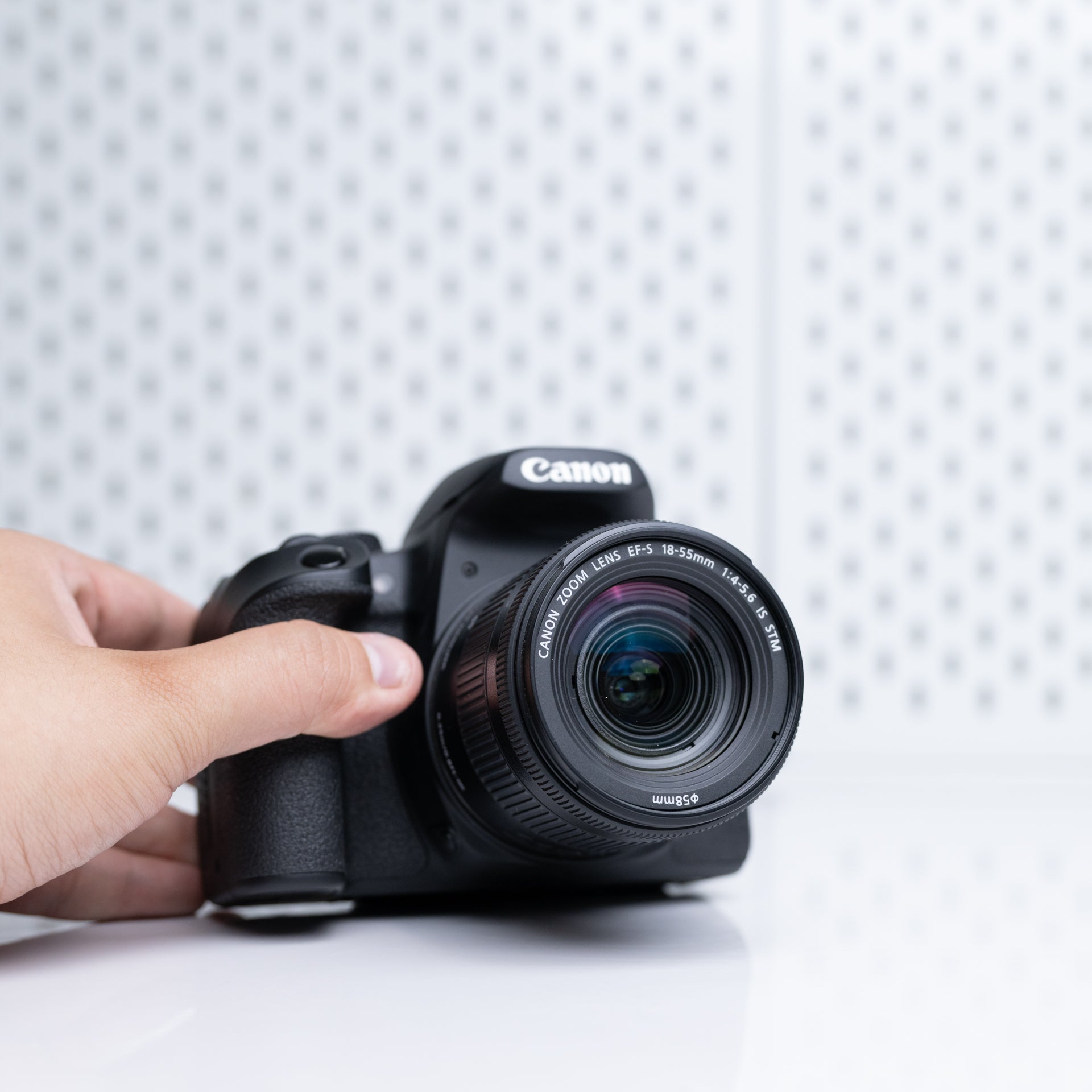 Canon T8i con lente 18-55mm (usada, impecable, con caja) – Rendimiento Avanzado para Foto y Video