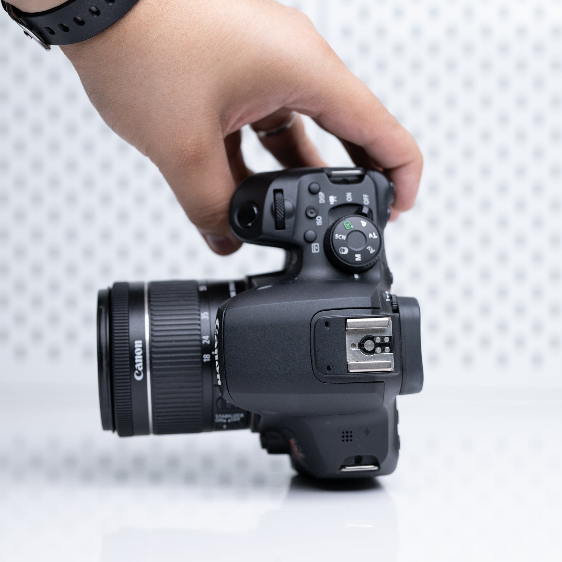 Canon T8i con lente 18-55mm (usada, impecable, con caja) – Rendimiento Avanzado para Foto y Video