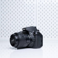 Nikon D5300 con lente 18-55mm (usada, impecable) – Calidad DSLR y pantalla abatible a un precio accesibl