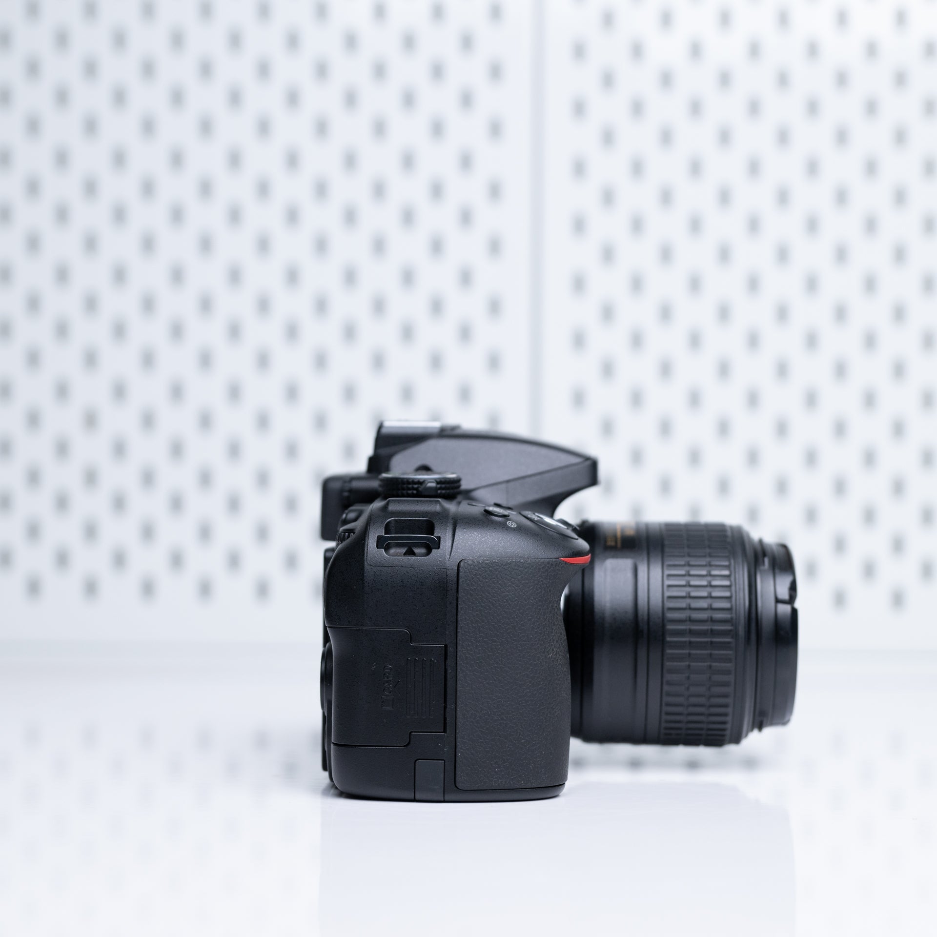 Nikon D5300 con lente 18-55mm (usada, impecable) – Calidad DSLR y pantalla abatible a un precio accesibl