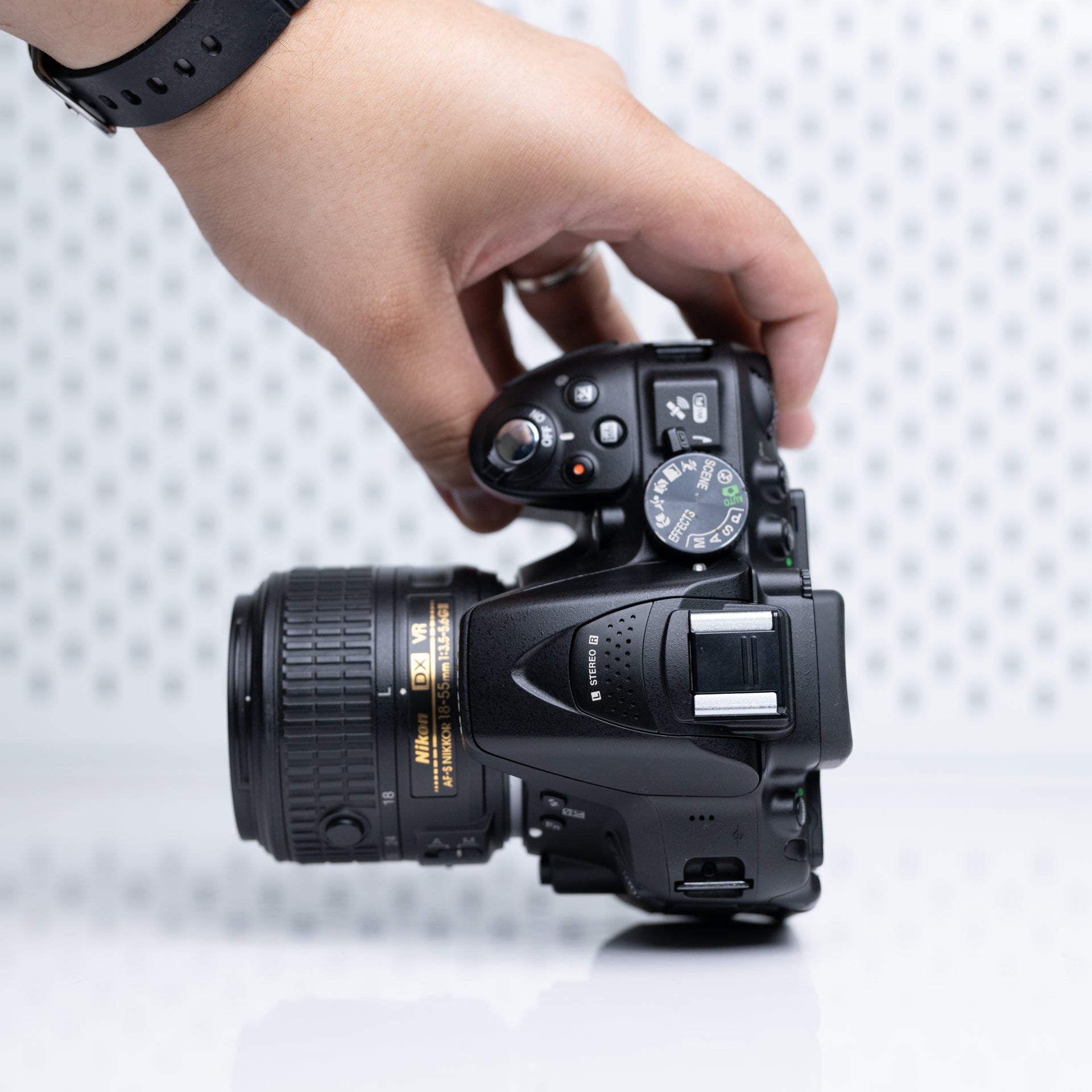 Nikon D5300 con lente 18-55mm (usada, impecable) – Calidad DSLR y pantalla abatible a un precio accesibl