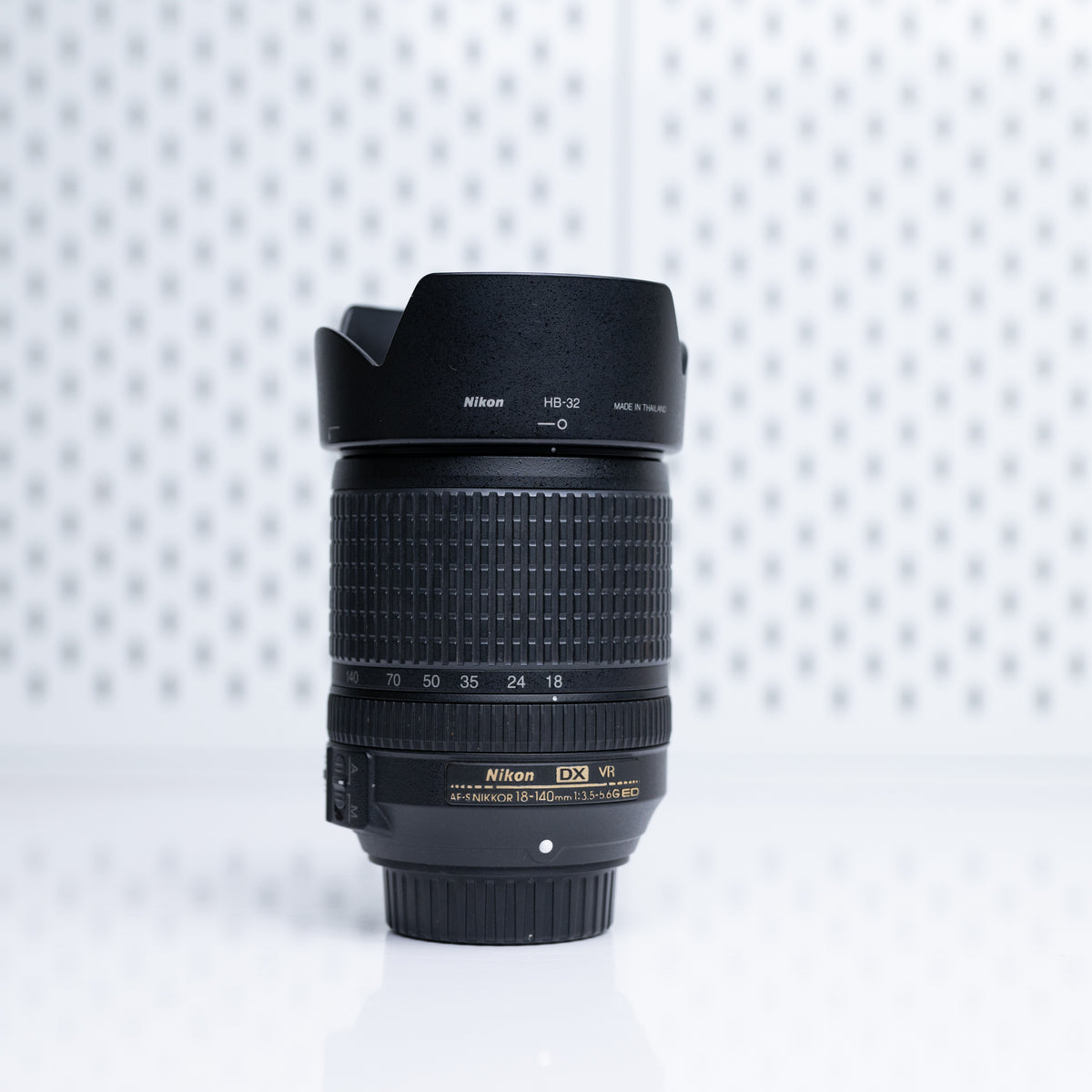 Lente Nikon 18-140mm usado Lente Nikon AF-S DX 18-140mm f/3.5-5.6G ED VR (Usado, Impecable) – Versatilidad Todo-en-Uno para Fotografía y Video