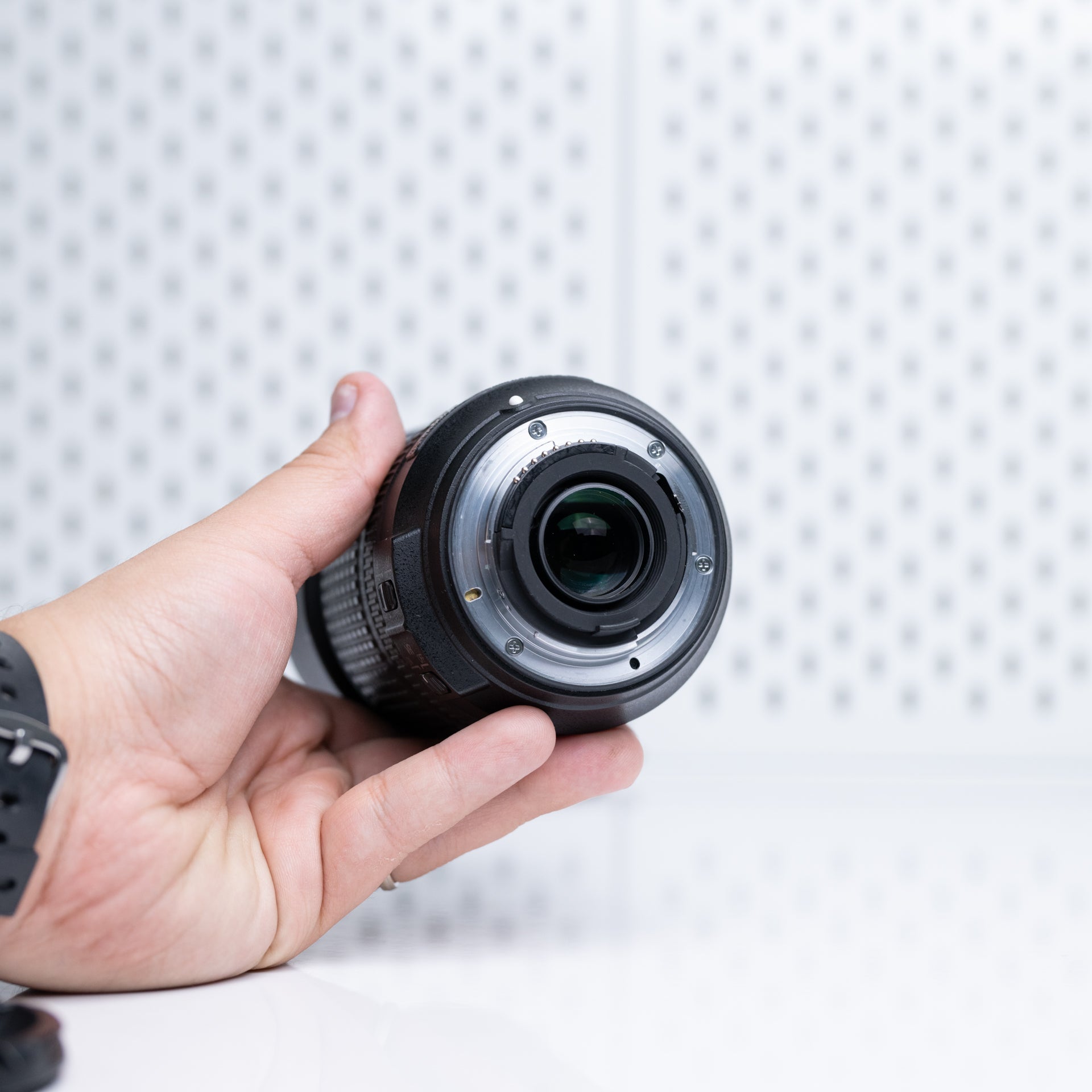 Lente Nikon 18-140mm usado Lente Nikon AF-S DX 18-140mm f/3.5-5.6G ED VR (Usado, Impecable) – Versatilidad Todo-en-Uno para Fotografía y Video