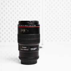 Canon EF 100mm f/2.8L Macro IS USM (Pequeño hongo que no afecta imagen)