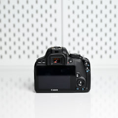 Canon SL1 (100D) con lente 18-55mm Usada impecable