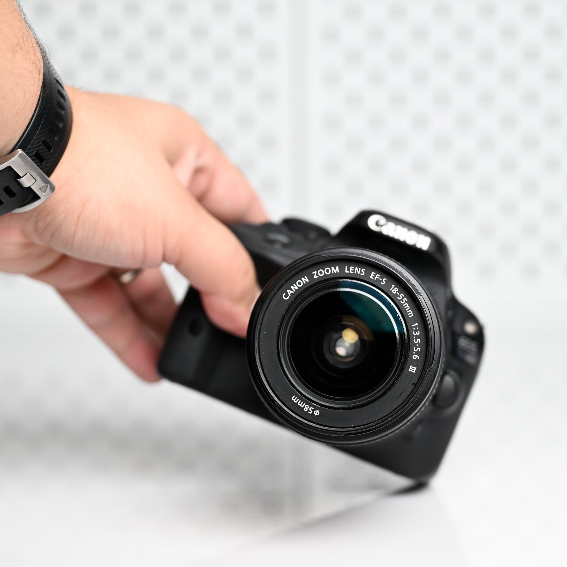 Canon SL1 (100D) con lente 18-55mm Usada impecable