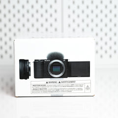 Sony ZV-E10 con lente 16-50mm (Open Box)