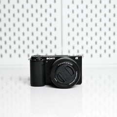 Sony ZV-E10 con lente 16-50mm (Open Box)