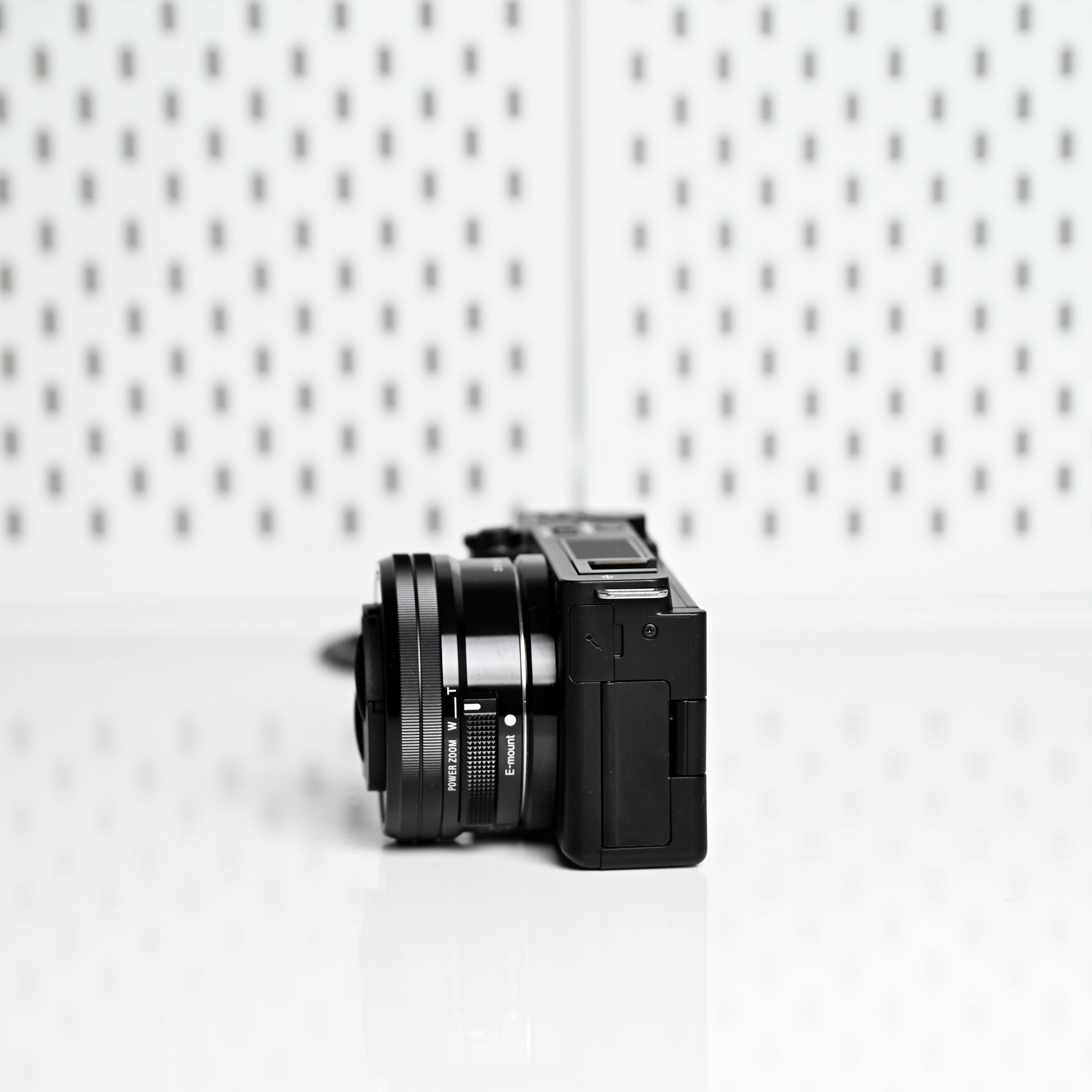 Sony ZV-E10 con lente 16-50mm (Open Box)