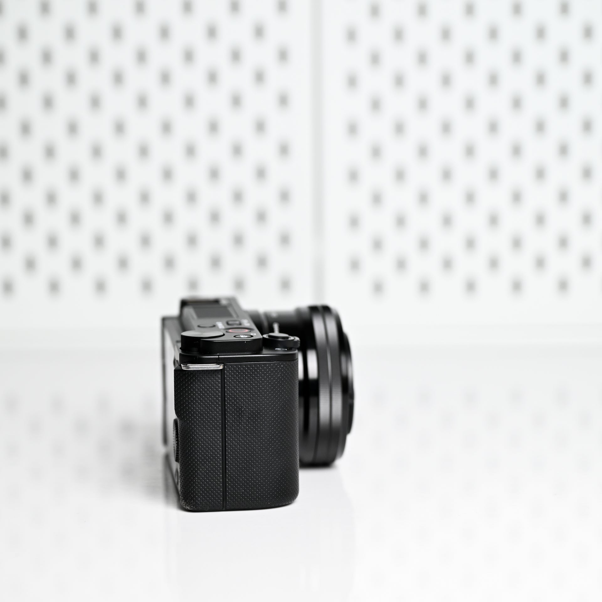 Sony ZV-E10 con lente 16-50mm (Open Box)