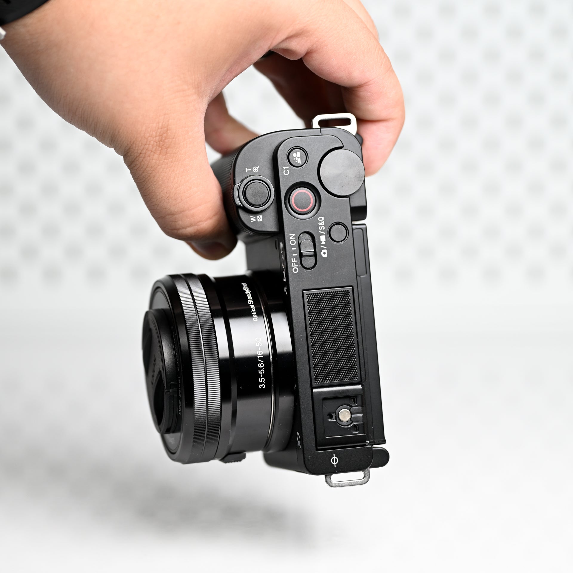 Sony ZV-E10 con lente 16-50mm (Open Box)