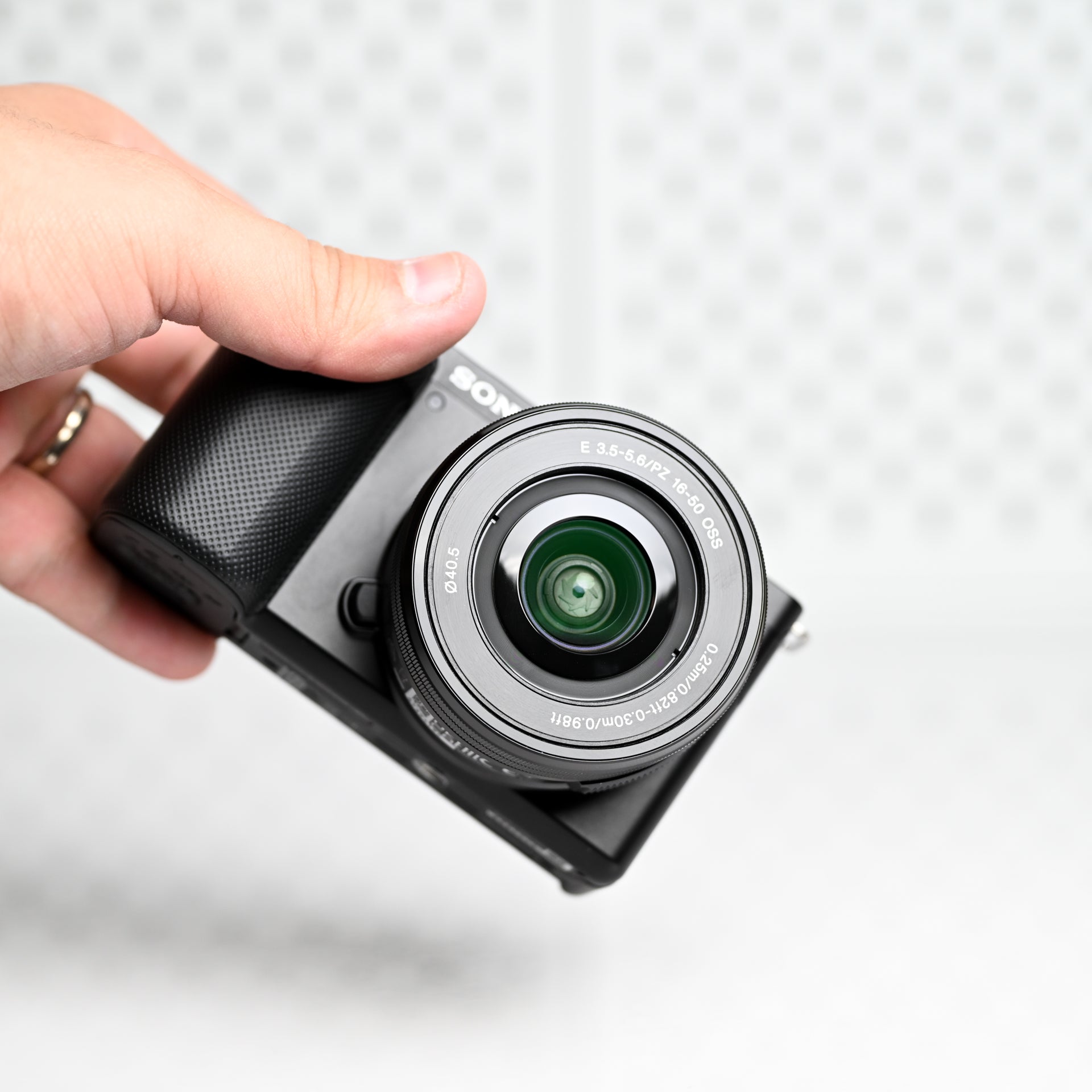 Sony ZV-E10 con lente 16-50mm (Open Box)