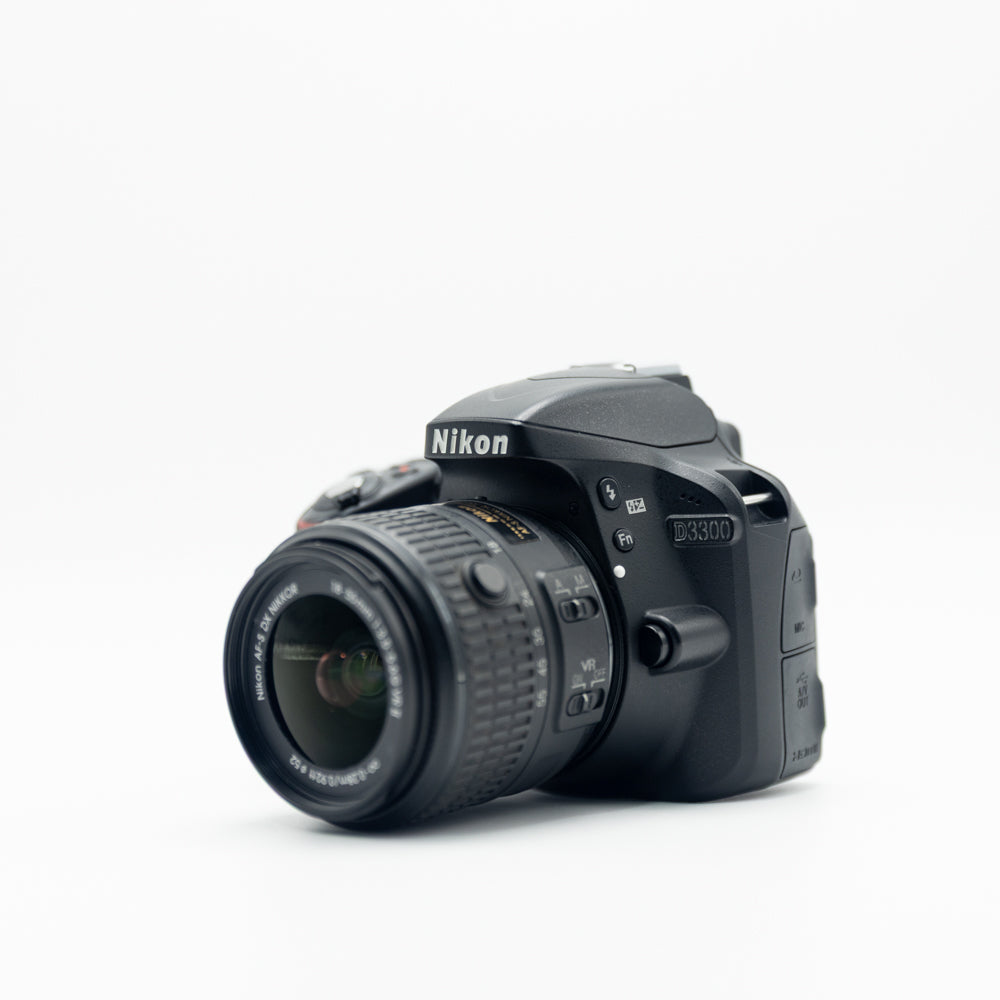 Nikon D3300 con Lente 18-55 mm – Usada Impecable