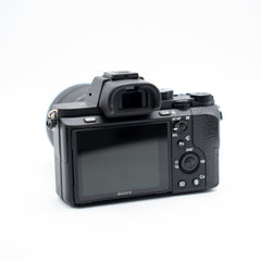 Sony A7 II con lente 28-70 mm – Cámara Full Frame Usada en Estado Impecable