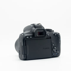 Canon T8i con lente 18-55mm Usada impecable