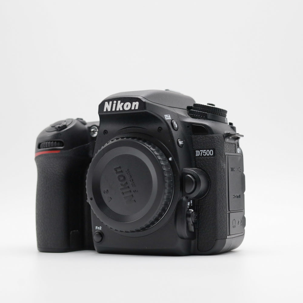 Nikon D7500 (Cuerpo) — Menos de 7 600 disparos, Estado Impecable